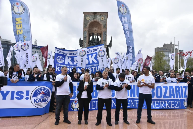 KASK ve HEP-SEN 1 Mayıs’ı Taksim’de Kutladı